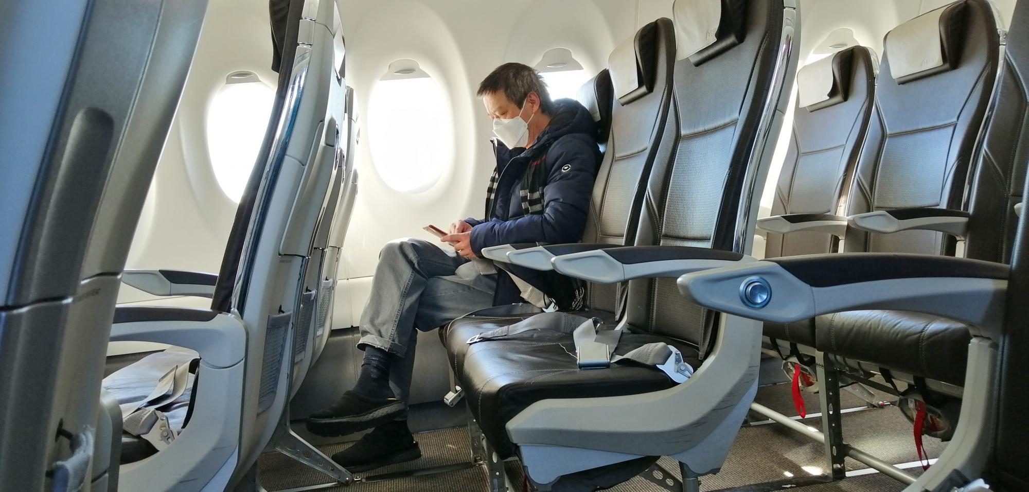 Чому краще вибирати &quot;найгірше&quot; місце в літаку: цей секрет мало хто знає